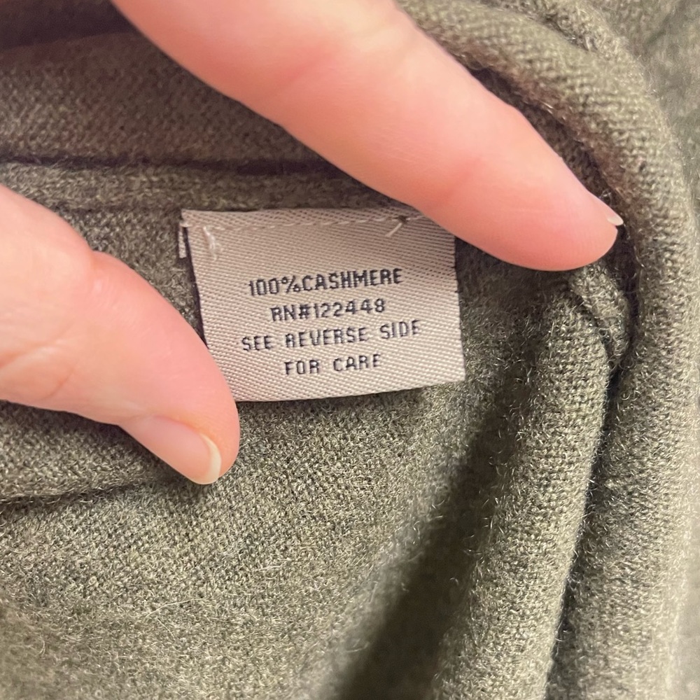 Robert Comstack Cashmere Vneck Sweater - image 8